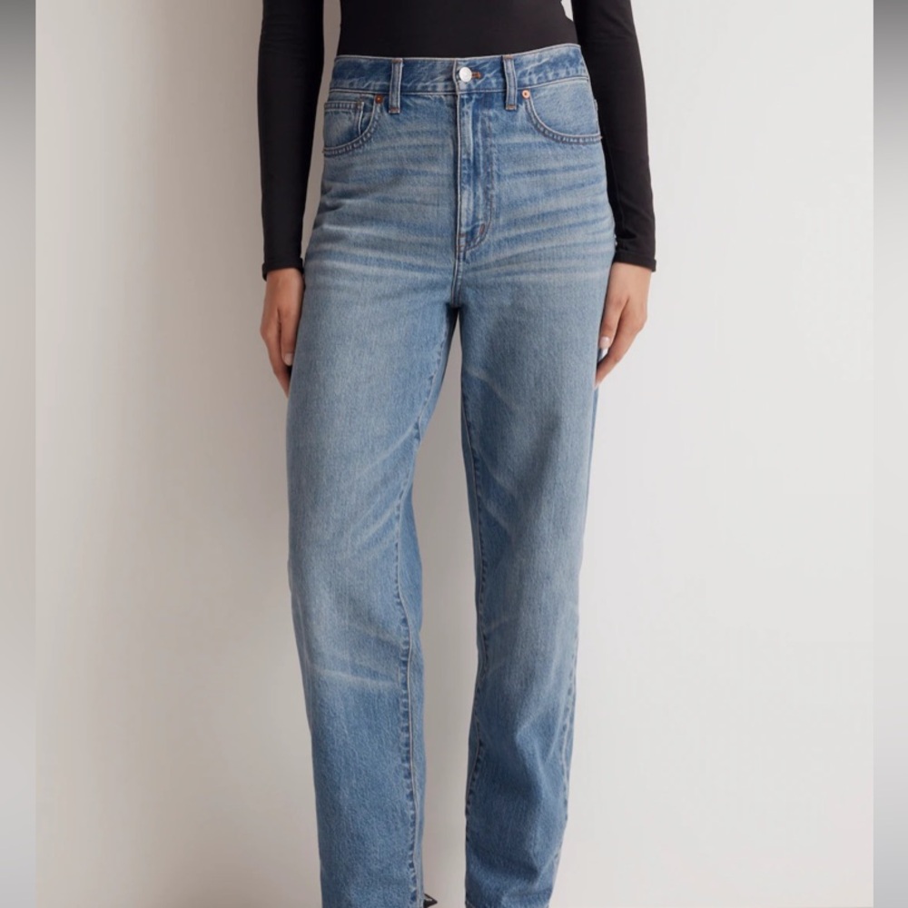 Madewell Jeans 💕 NWT size 25 W
BAGGY STRAIGHT definitely MADEWELL!